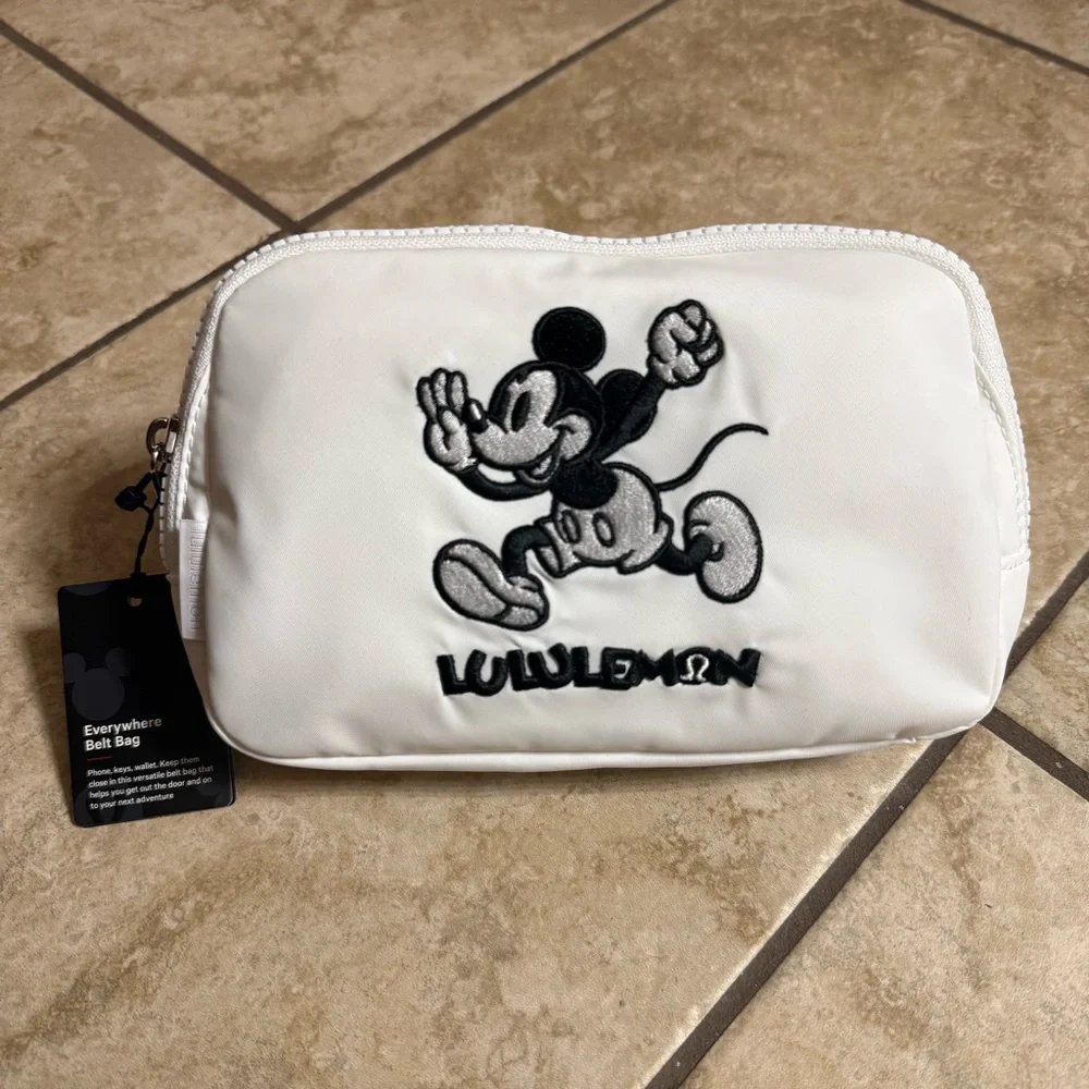 Disney x lululemon LIMITED EDITION White Mickey Everywhere Belt Bag - Picture 1 of 12